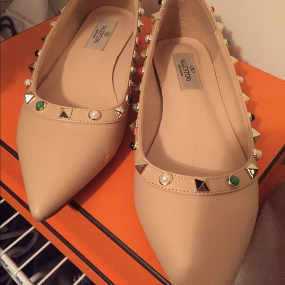 Cute pair but too tight for me - Picture 2 of 4